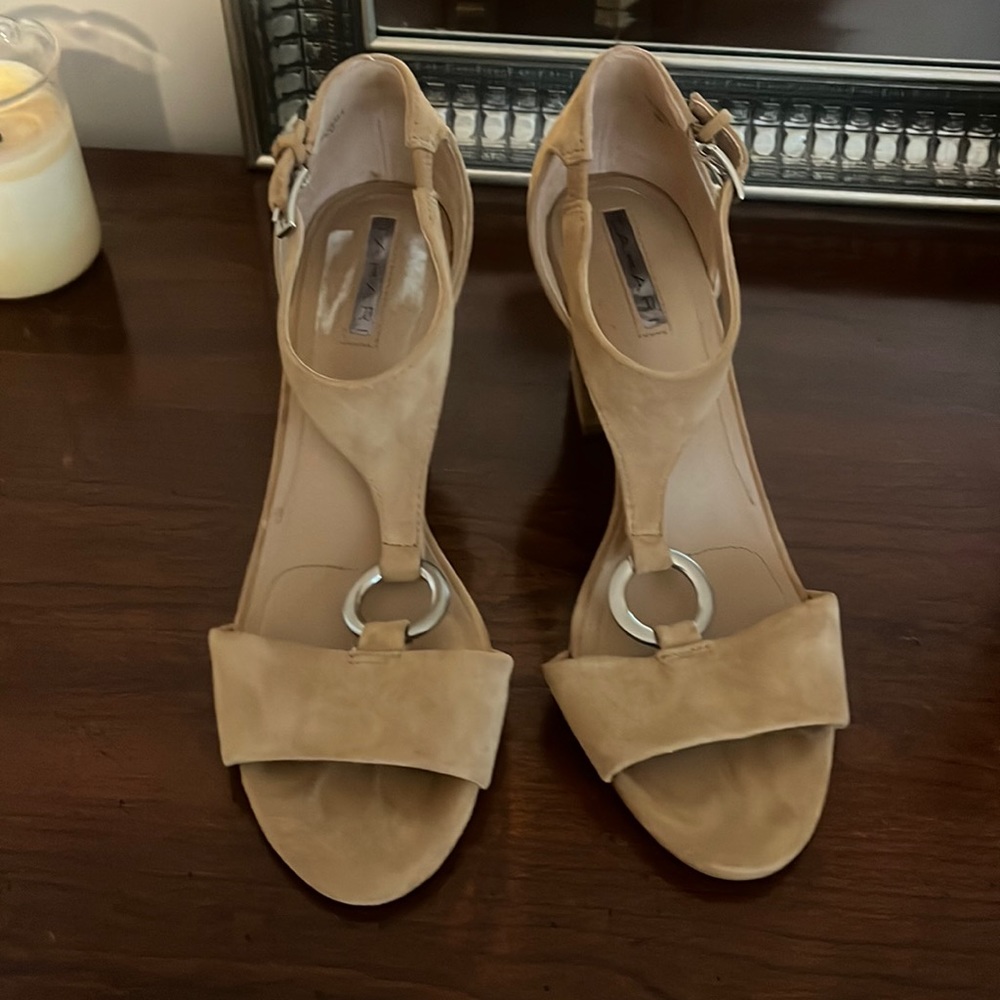 Tahari Norma suede shoes
